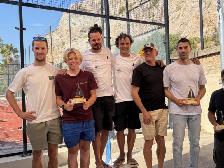 Konstantin Kurzeja und Victor David auf dem Siegerpodest nach ihrem zweiten Platz beim Mare Nostrum 2026.