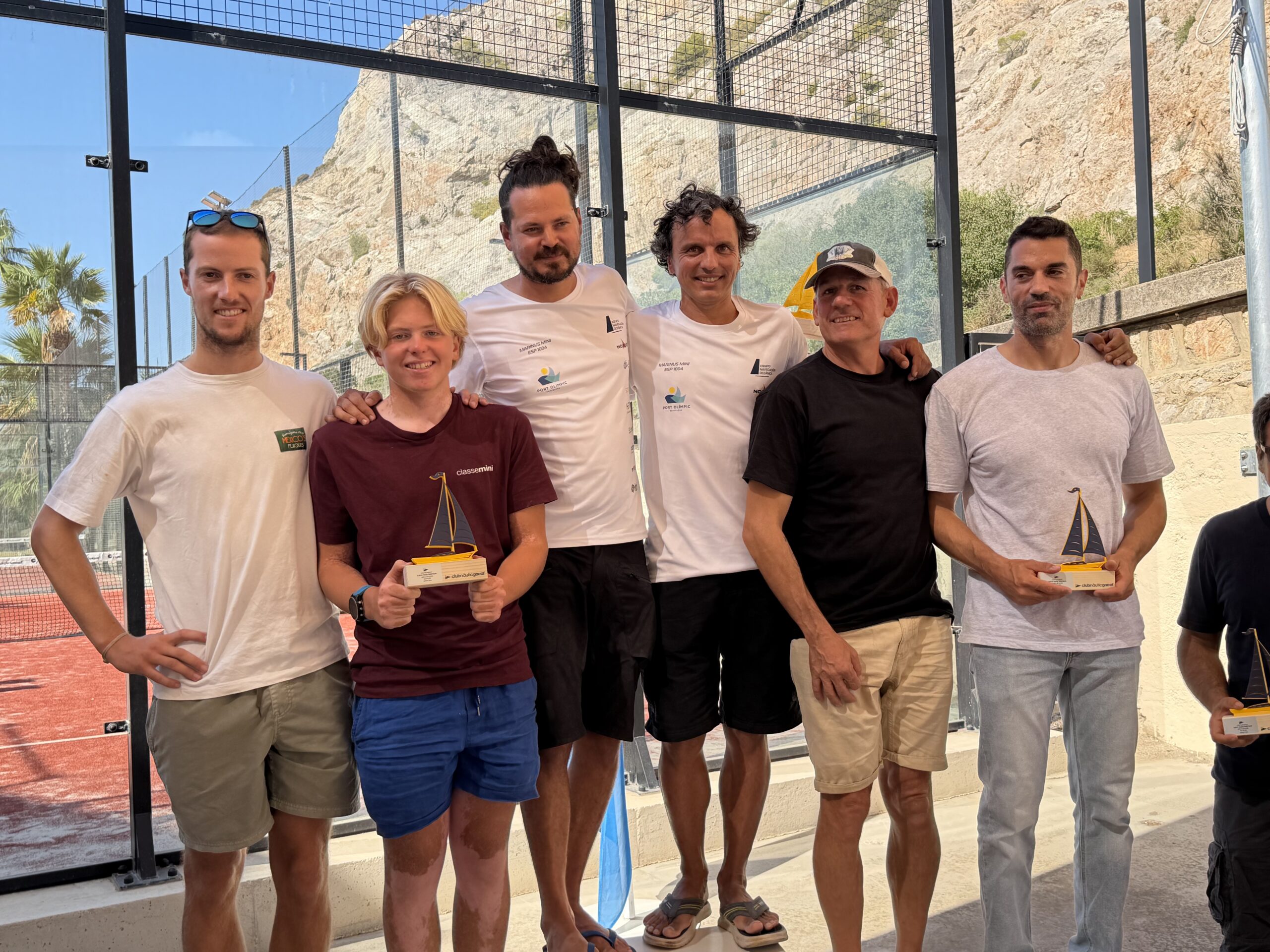 Konstantin Kurzeja und Victor David auf dem Siegerpodest nach ihrem zweiten Platz beim Mare Nostrum 2026.